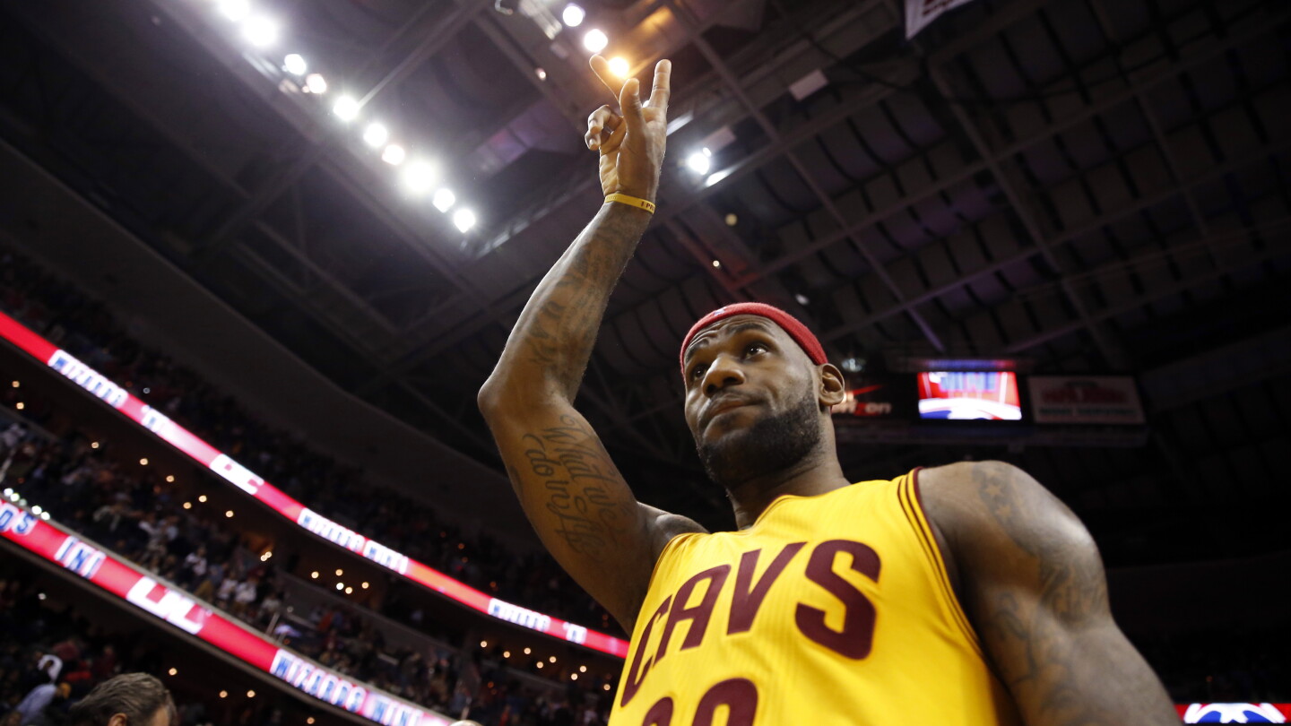 Lebron Roses LeBron James on Derrick Rose's