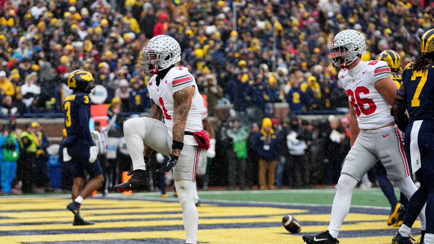 No. 1 Ohio State beats No. 15 Michigan 27-9, sets up game with No. 2 Indiana for B10 title