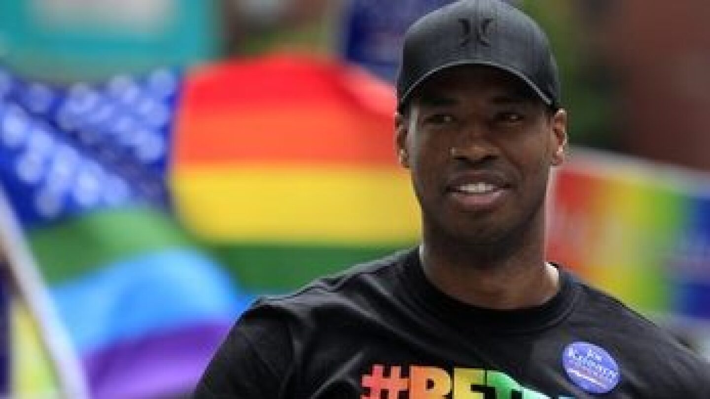 Jason Collins, 13-year NBA veteran and first player to come out as gay ...