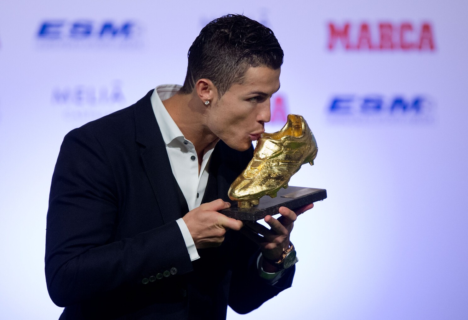5 kỷ lục khó tin của Ronaldo mà Messi gần như không thể bắt kịp 2 Cristiano Ronaldo after winning Golden Shoe: Working to be "the best ever", planning long Madrid stay - NBC Sports
