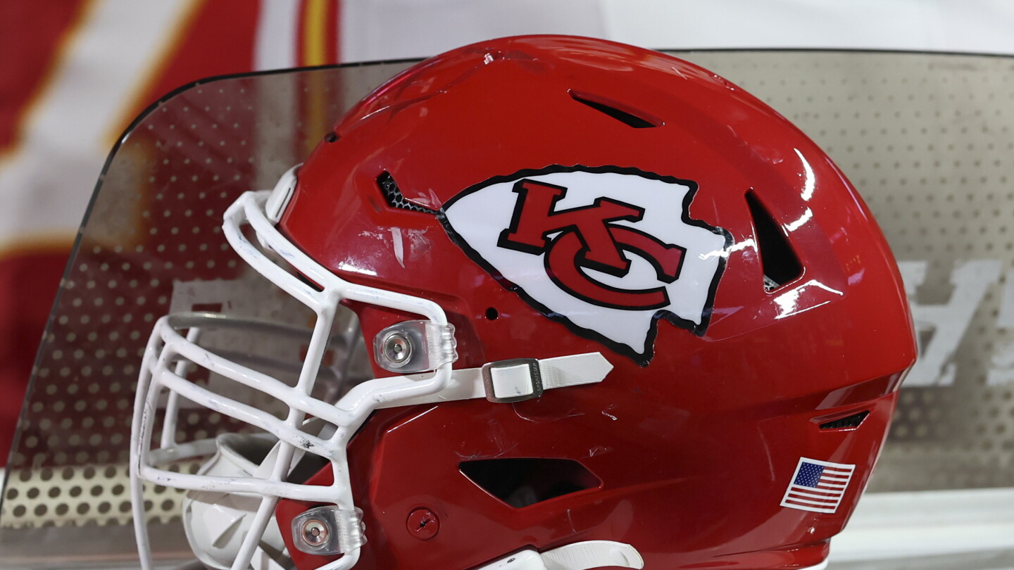 Chiefs elevate DT Marcus Harris, FB Ben VanSumeren for Monday night