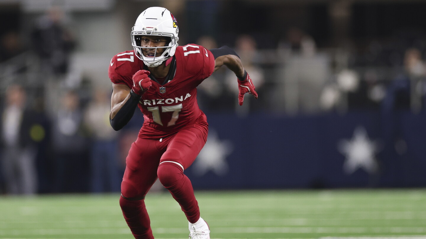 Zay Jones visits the Jaguars