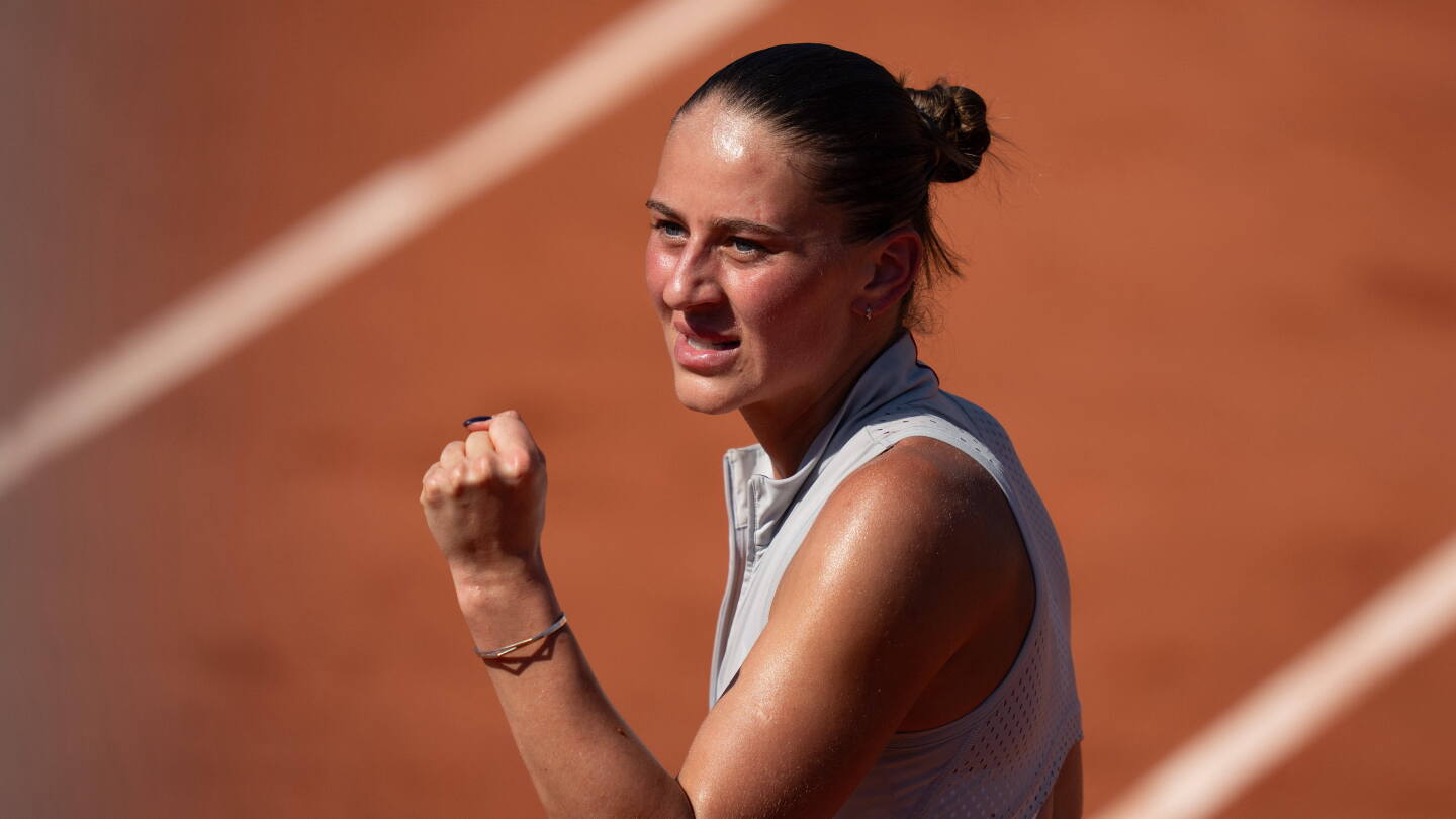 Marta Kostyuk extends clay winning streak to 15 matches to reach fourth round at French Open