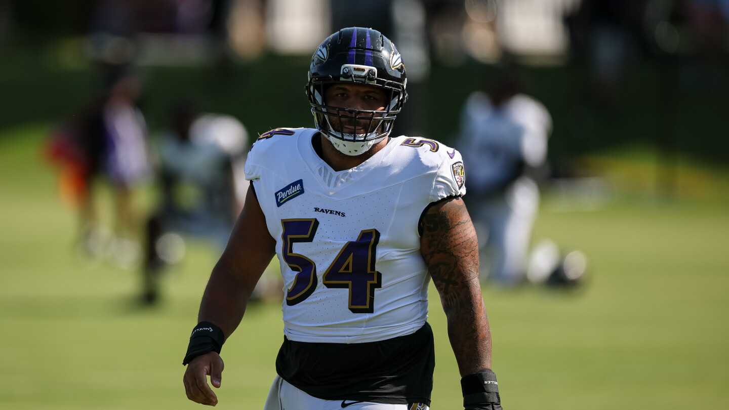 Jovaughn Gwyn Named Starting Center for Ravens in Week 1