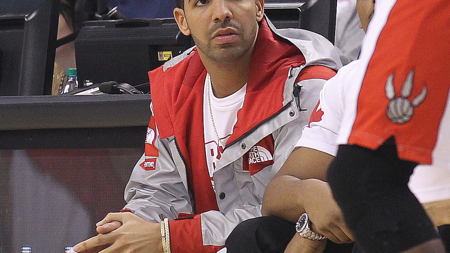 Drake Rapper At Raptor Game Drake rolls lint in courtside seat during Raptors game (video) - NBC Sports