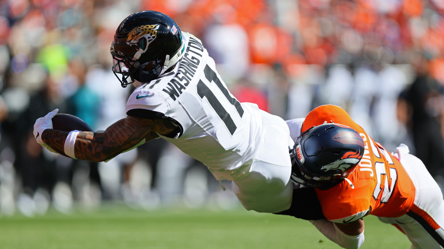 Jaguars take 10-3 lead into halftime in Denver