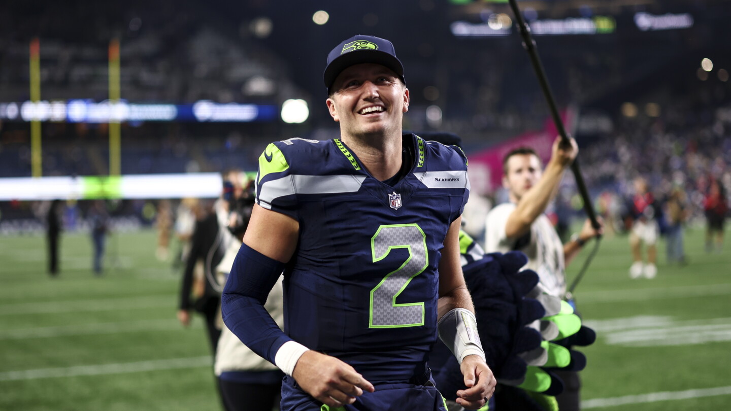 德鲁·洛克 (Drew Lock) 达阵传球给杰克逊·史密斯·恩吉巴 (Jackson Smith-Njigba):绝对没有练习过那种打法