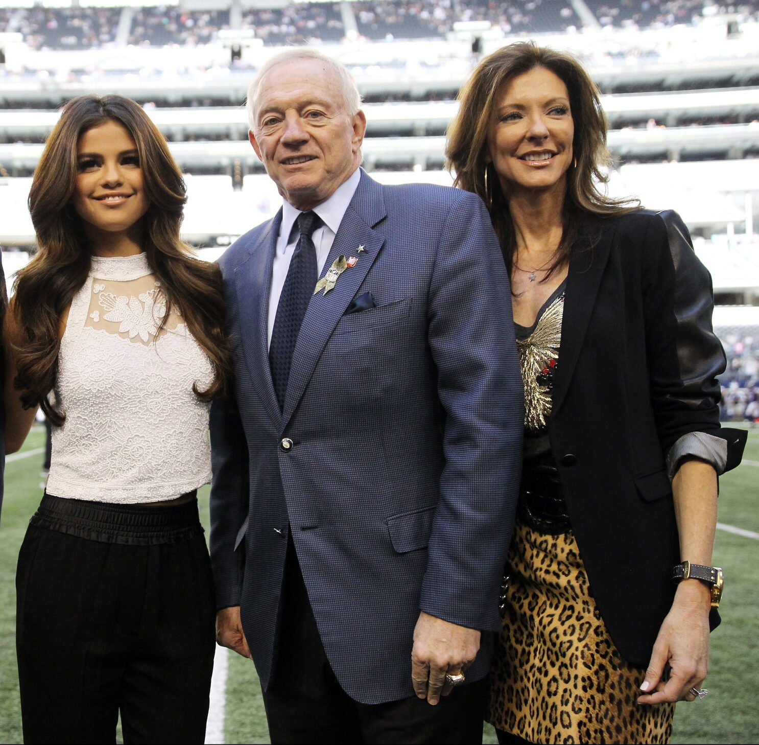 Jerry Jones' daughter has forbidden him from tweeting - NBC Sports
