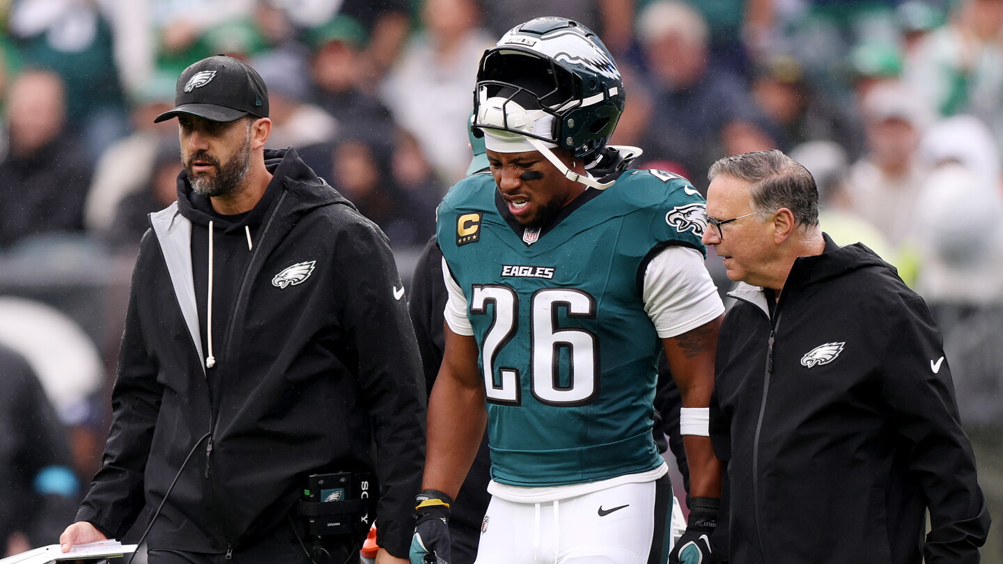 Saquon Barkley, Drew Kendall e Devonta Smith permanecem fora do time de treino dos Eagles