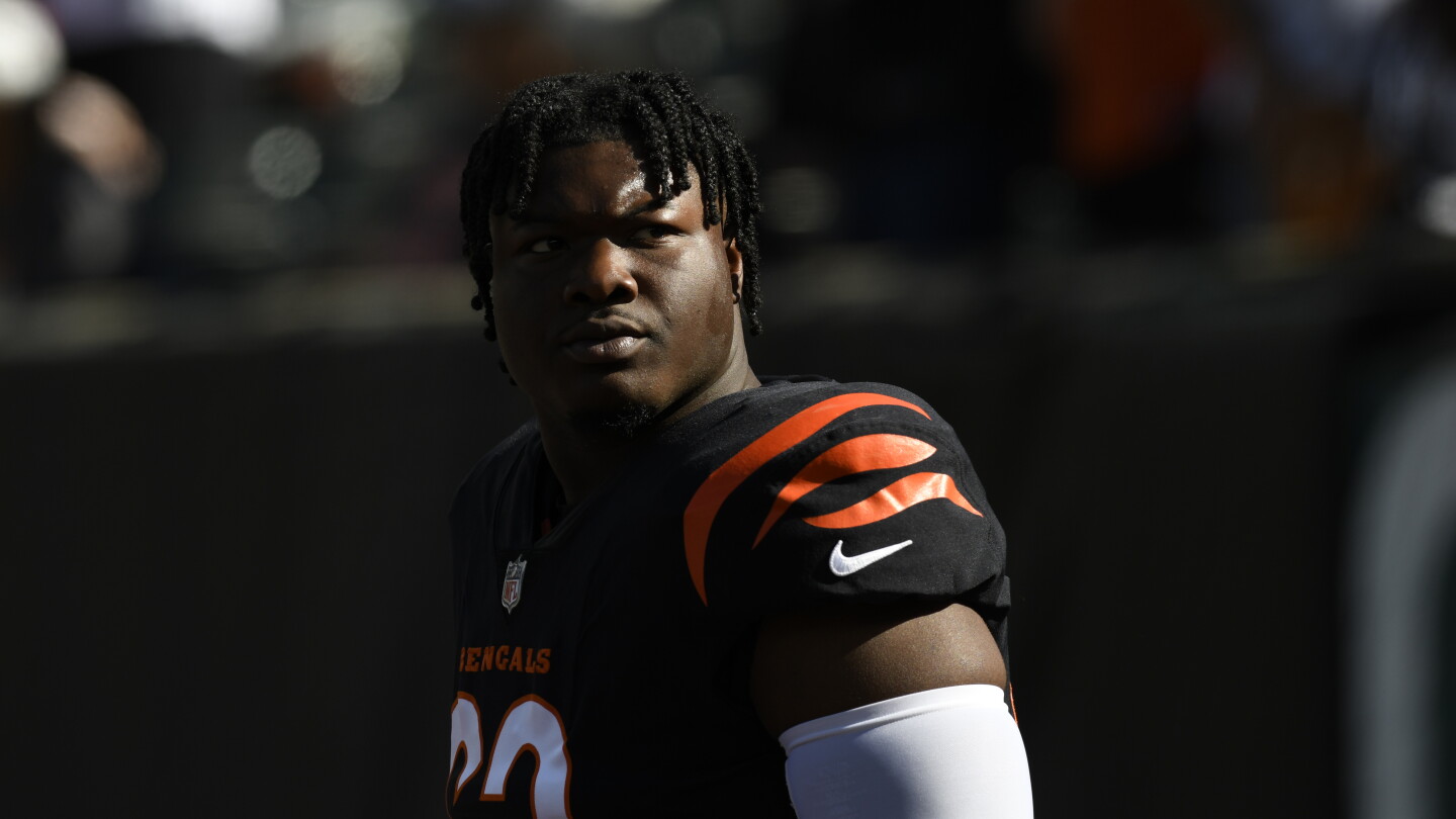 Commanders Add Center Trey Hill to Roster