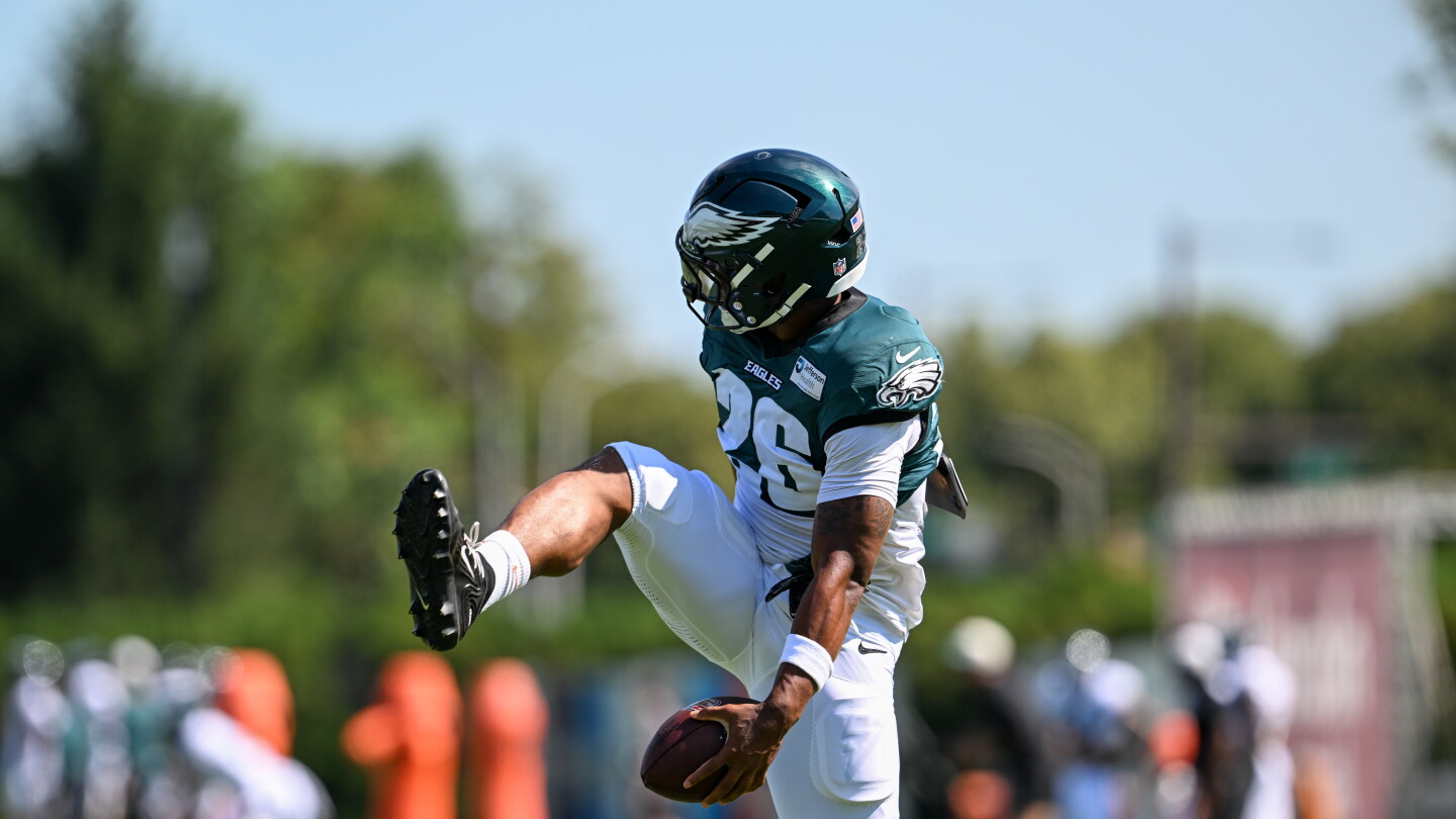 Saquon Barkley Evaluated for Left Foot Injury at Eagles Practice