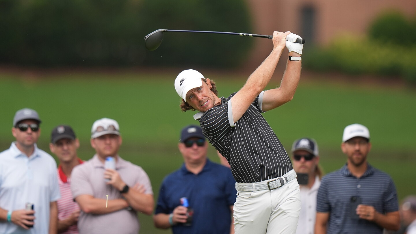 Fleetwood makes his move at the Tour Championship Fleetwood makes his move at the Tour Championship