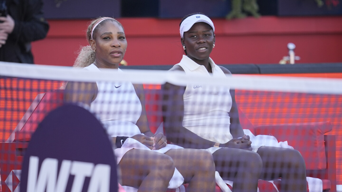 Mboko Retires From Singles With Knee Injury but Wins Doubles Opener With Serena Williams at Queen's Club