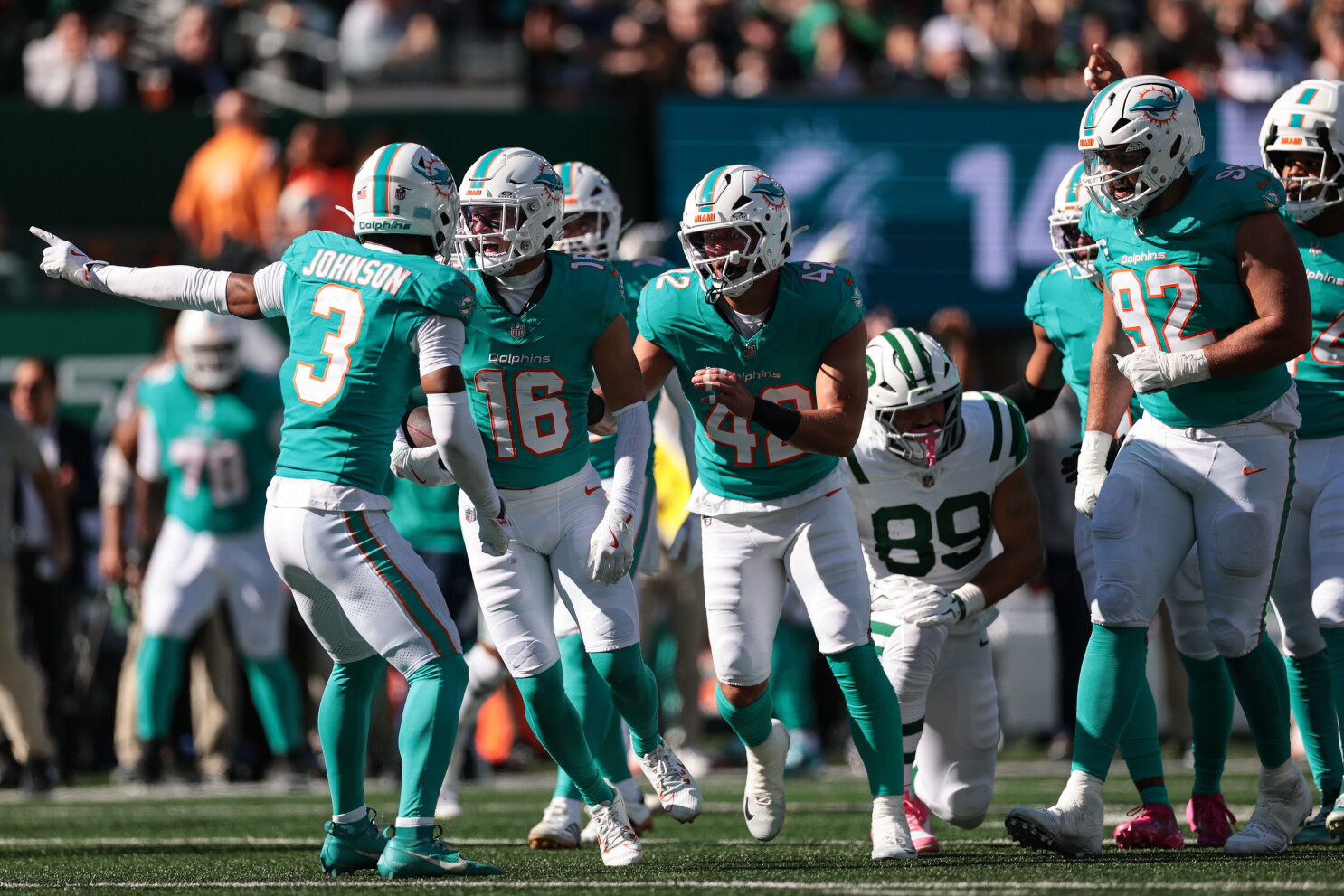 Dolphins lead Jets 21-7 at halftime