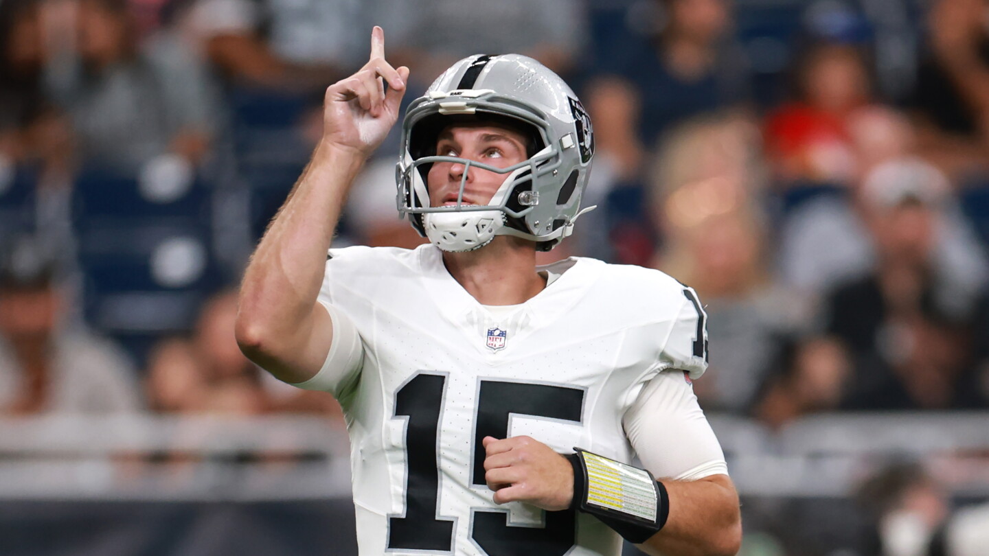 Fernando Mendoza throws pick-six, leads Raiders to three points Fernando Mendoza throws pick-six, leads Raiders to three points