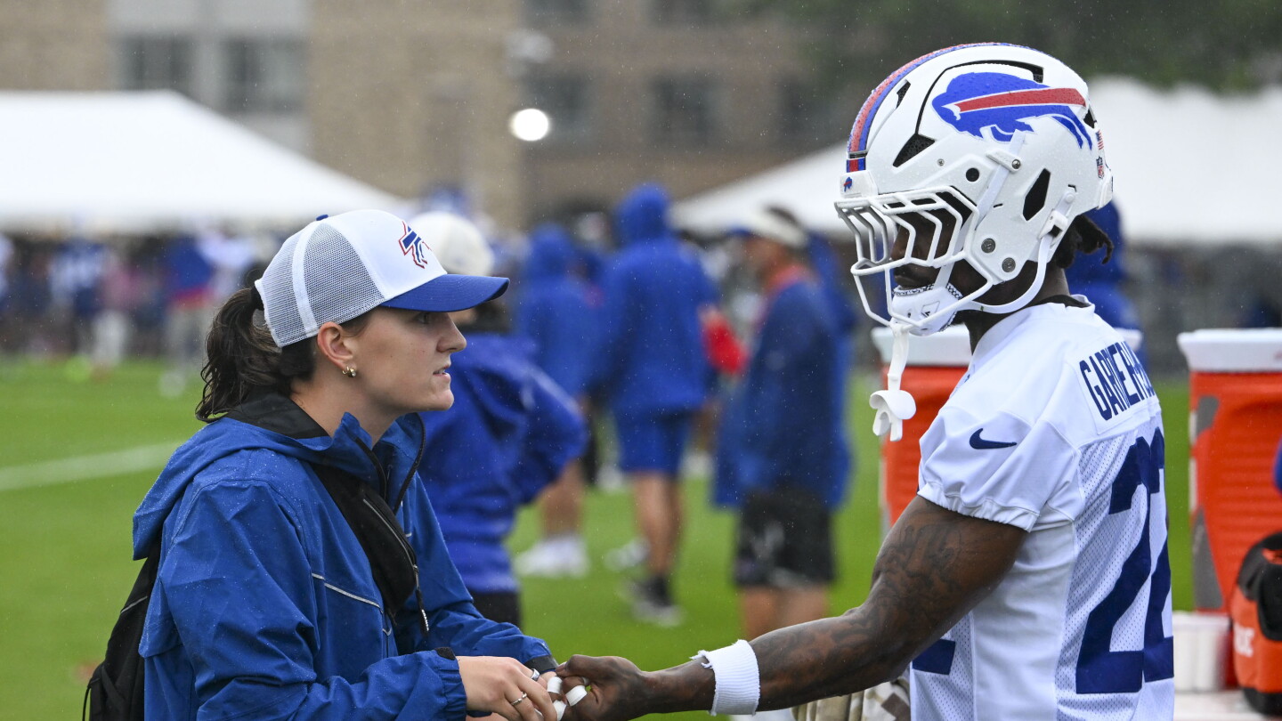 C.J. Gardner-Johnson Suffers Calf Strain During Practice