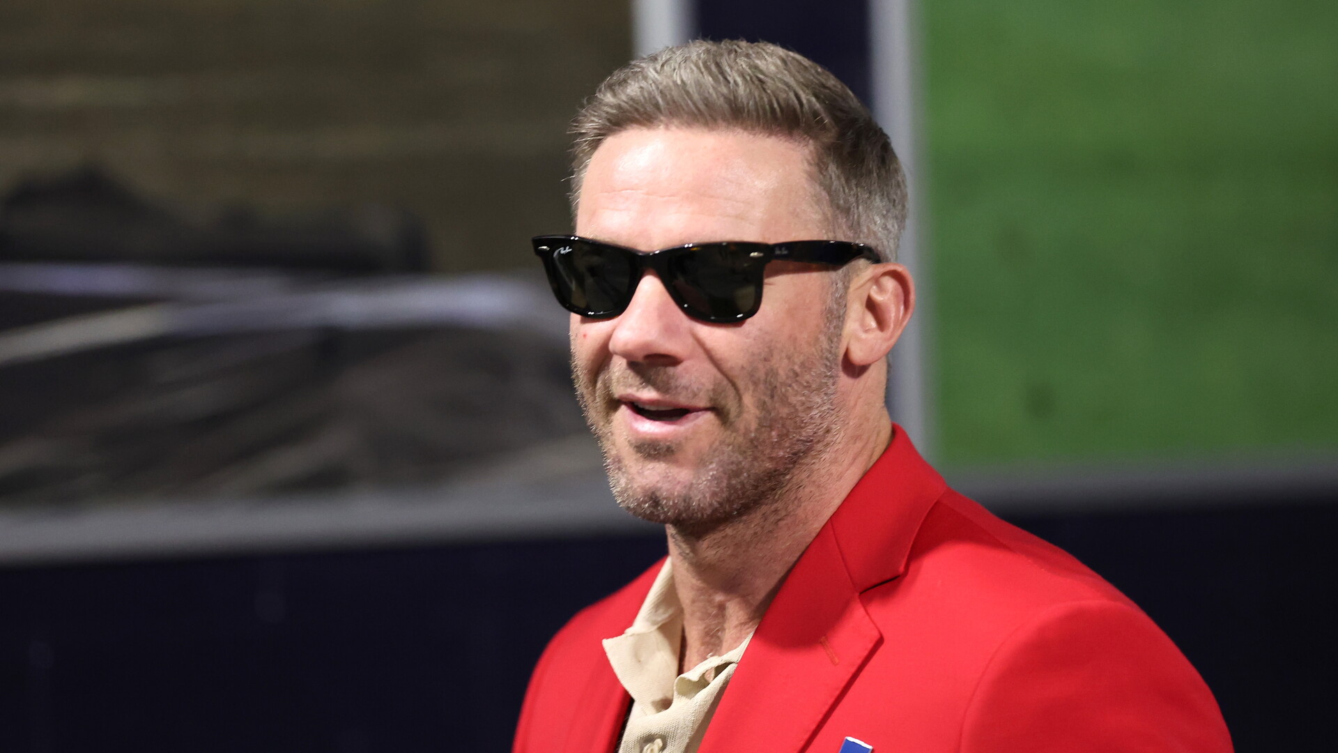 Commanders offensive assistant Wes Welker will work with the team's tight ends