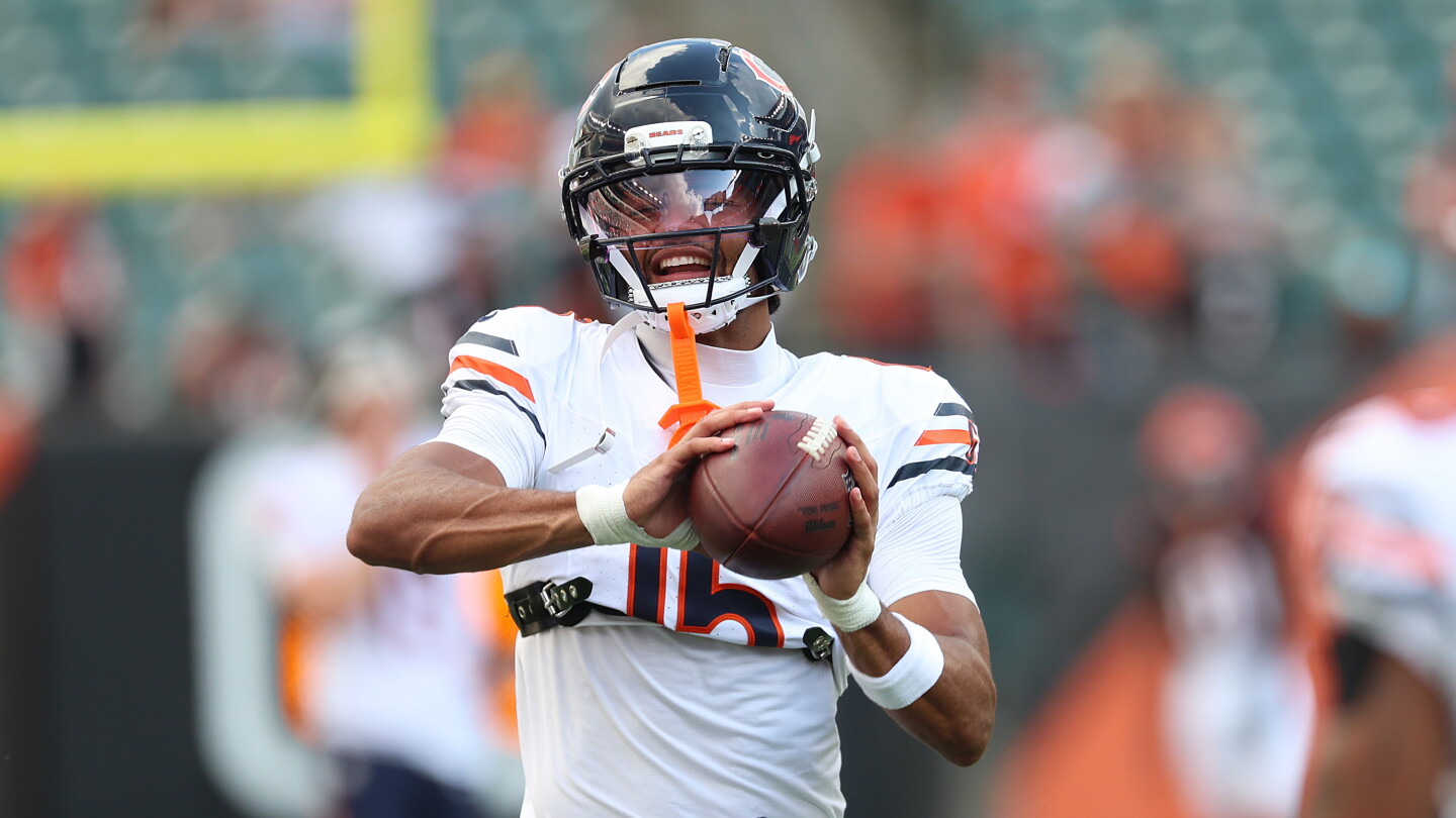 Bears Players Rome Odunze and D’Andre Swift Leave Practice Early