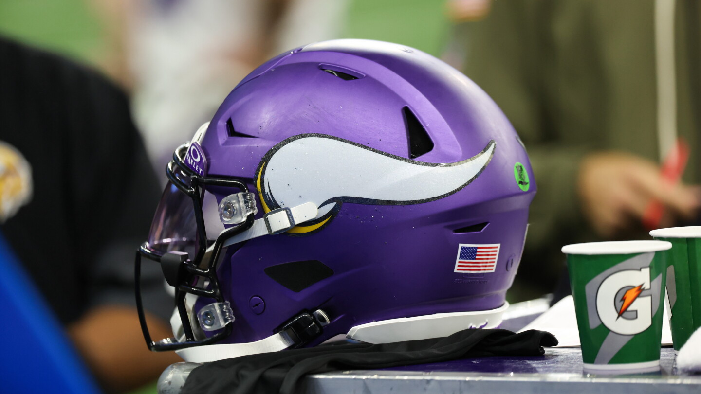 Vikings Place Jamal Adams on Injured Reserve, Sign Bryce Phillips