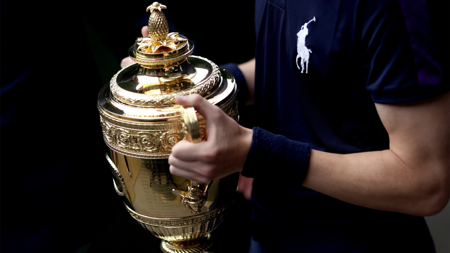 Trofi Wimbledon, turnamen yang dulu memainkan tiebreak pada 12-12