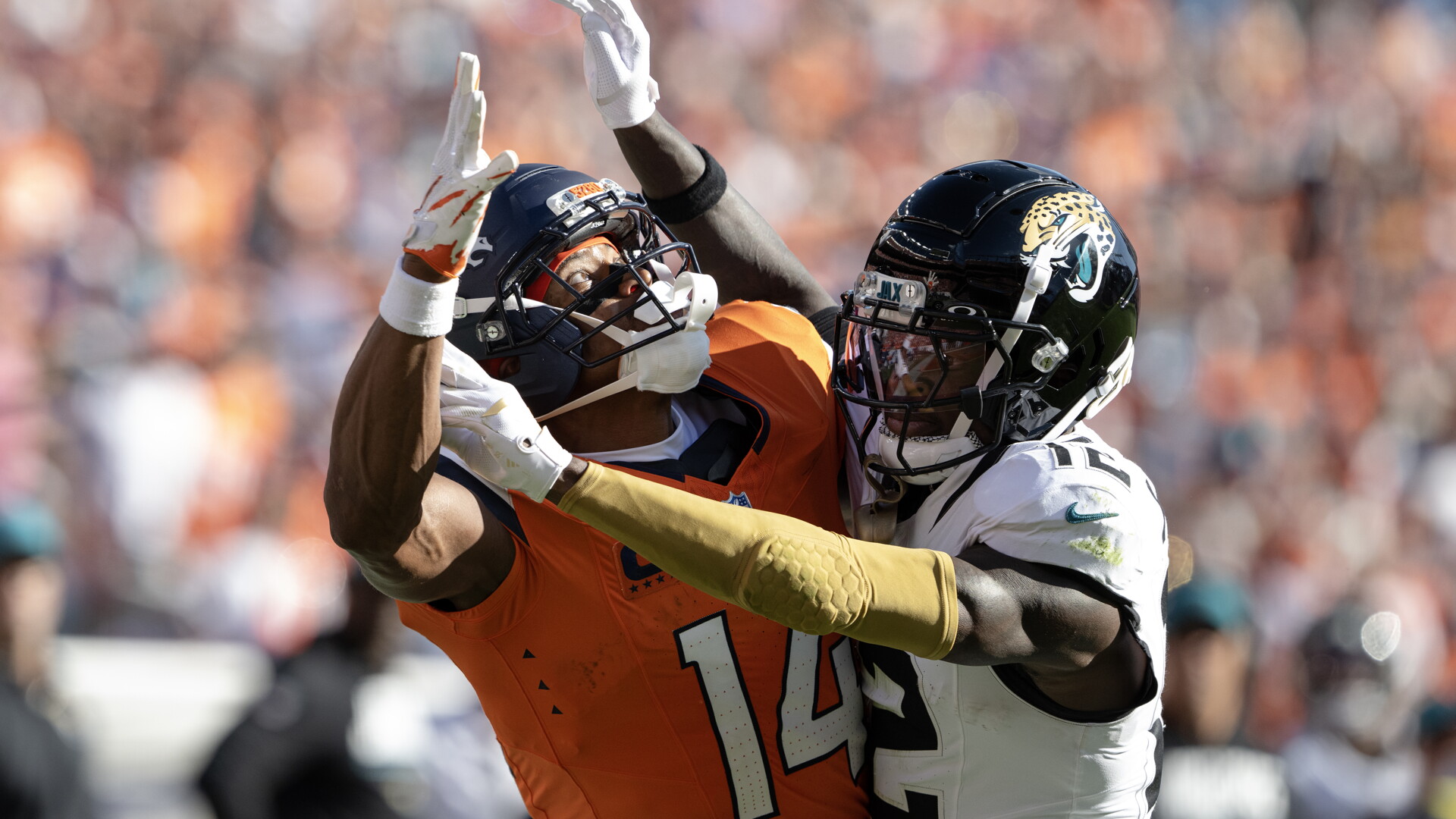 Travis Hunter played 60 percent of Jaguars' defensive snaps, 10 percent of offensive snaps