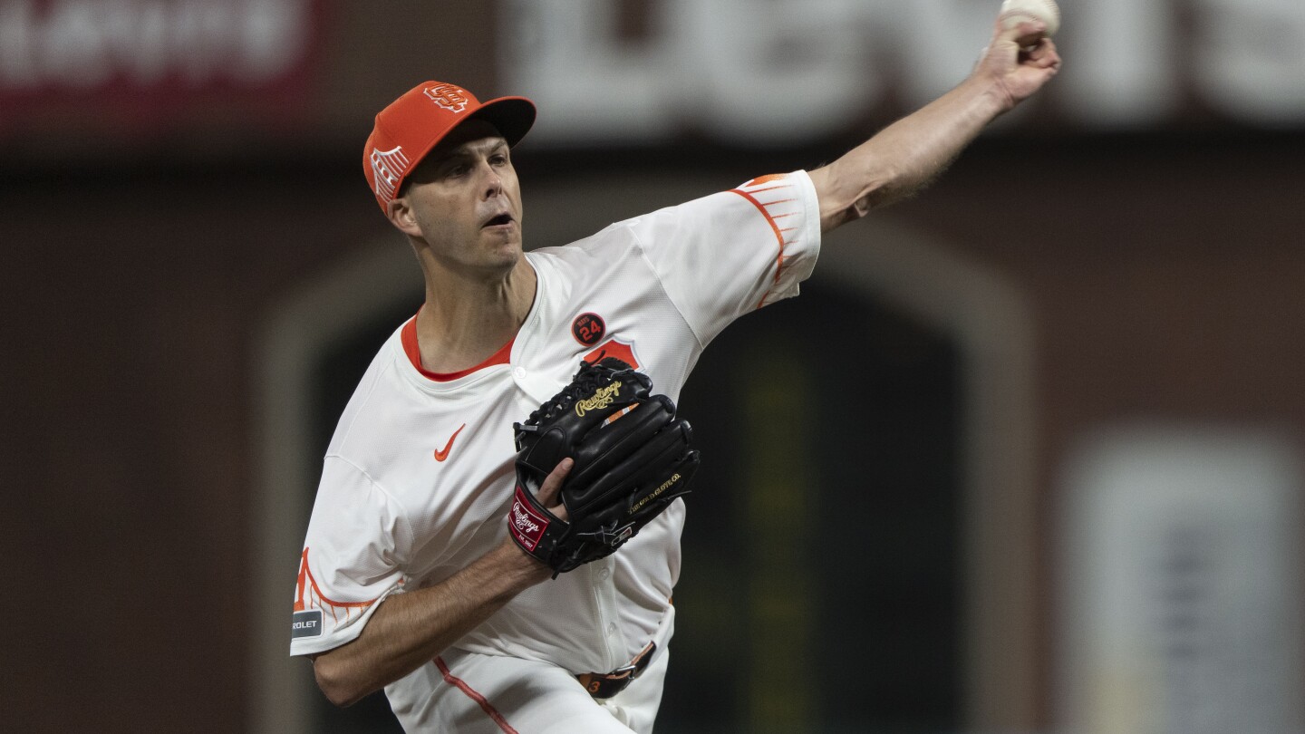 Reds acquire left-handed reliever Taylor Rogers from Giants - NBC Sports