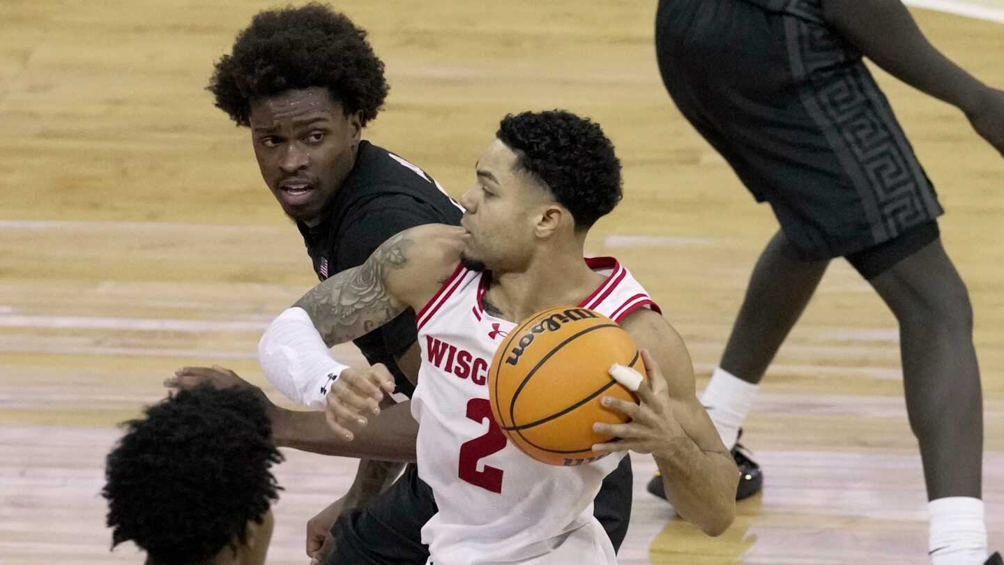 Wisconsin slays another giant as Badgers roll to 92-71 win over No. 10 Michigan State