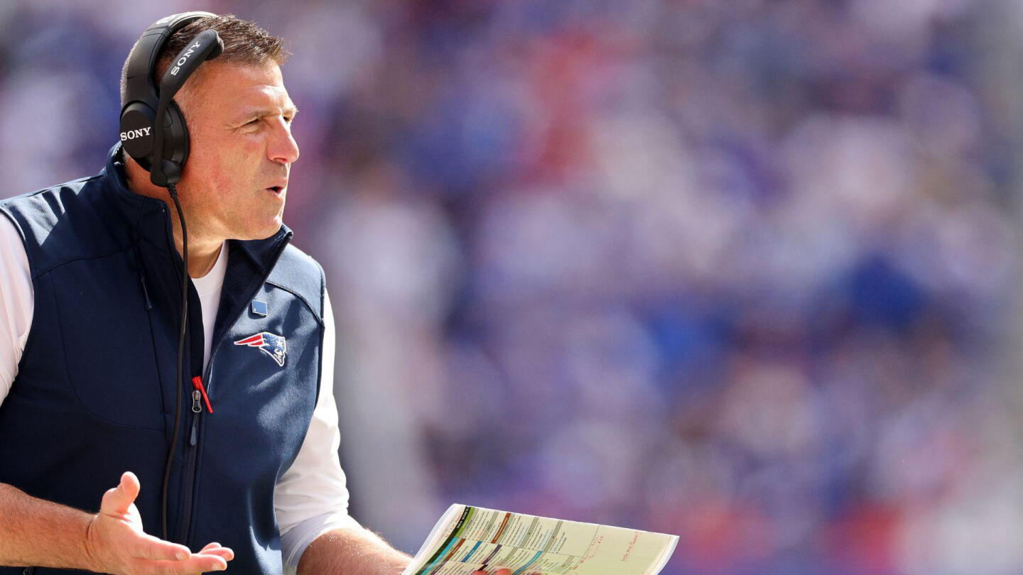 Mike Vrabel receives unsportsmanlike conduct penalty for ref interaction