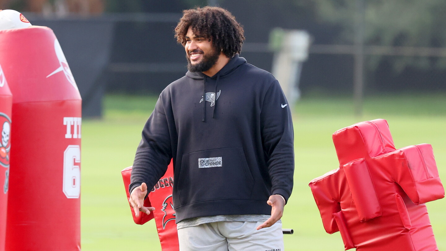 Tristan Wirfs Returns to Buccaneers Practice
