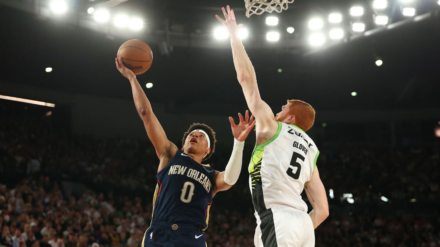 https://nbcsports.brightspotcdn.com/dims4/default/dd5d817/2147483647/strip/true/crop/1920x1080+0+0/resize/1440x810!/quality/90/?url=https%3A%2F%2Fhdliveextra-a.akamaihd.net%2FHD%2Fimage_sports%2FNBCU_Sports_Group_-_nbcsports%2F246%2F874%2Fnbc_nba_pg_melvnor_251005.jpg
