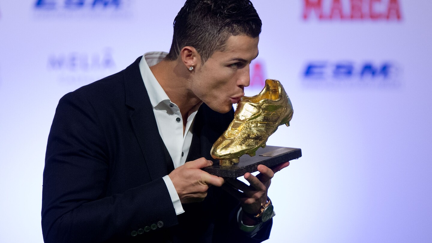 Cristiano Ronaldo after winning Golden Shoe: Working to be