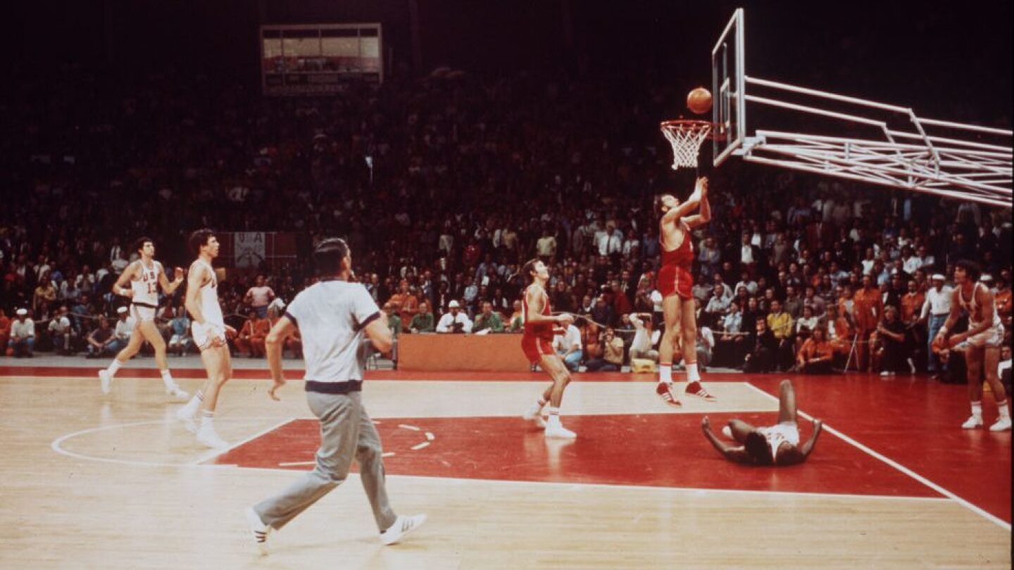 sur Le Roster. | Jeux Olympiques de 1972 : une fin historique et controversée 1972 Olympic Basketball