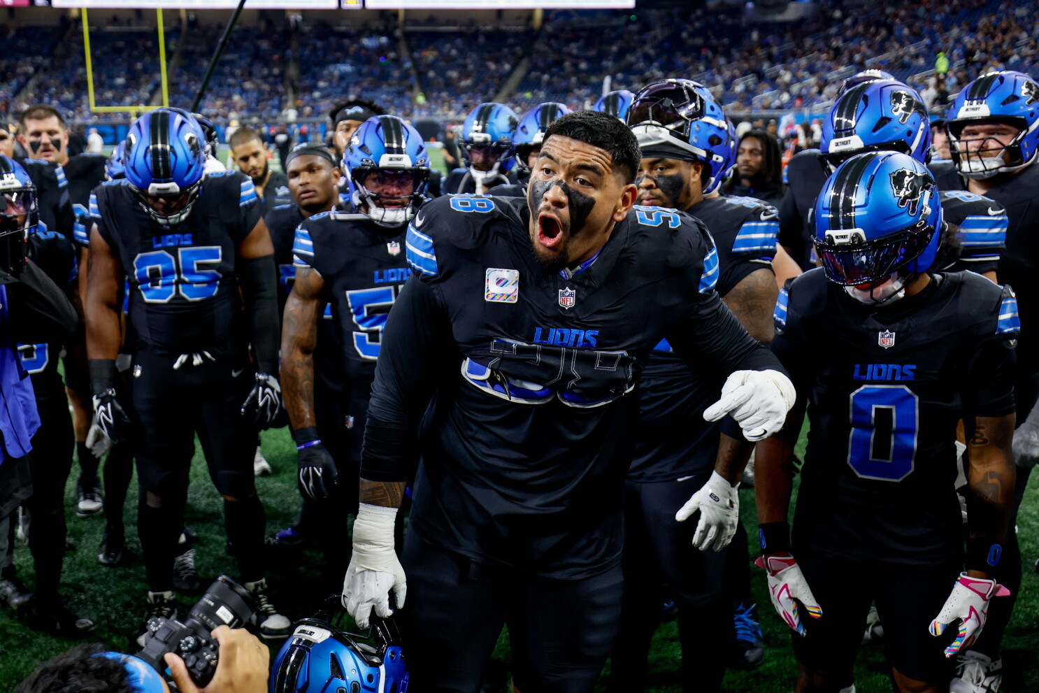 Lions lead Packers 10-7 at halftime