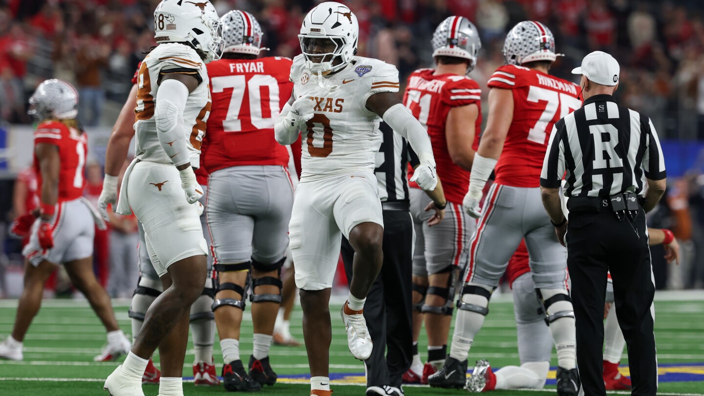 No. 1 Texas, No. 2 Penn State each place 3 players on Associated Press preseason All-America first team