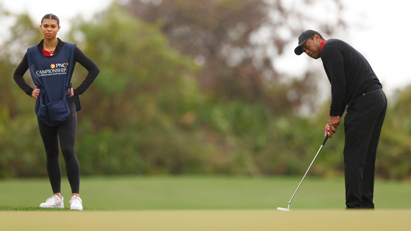 Tiger buries eagle putt on par-5 at PNC Champ. Tiger buries eagle putt on par-5 at PNC Champ.