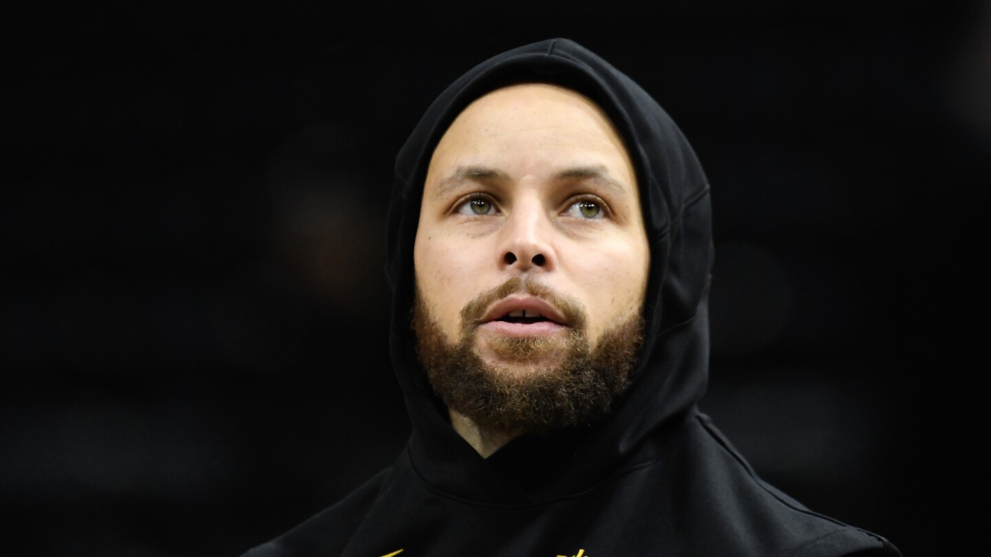 Check out Stephen Curry’s insane opposite tunnel, full-court pregame shot Check out Stephen Curry’s insane opposite tunnel, full-court pregame shot