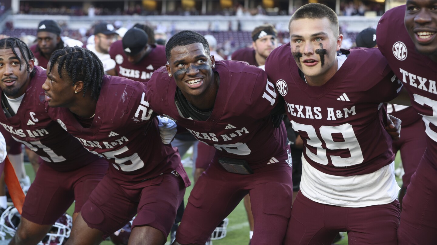 Le’Veon Moss and Texas A&M’s Stalwart Defense Shine in Thrilling 16-10 Victory Over Auburn Le’Veon Moss and Texas A&M’s Stalwart Defense Shine in Thrilling 16-10 Victory Over Auburn
