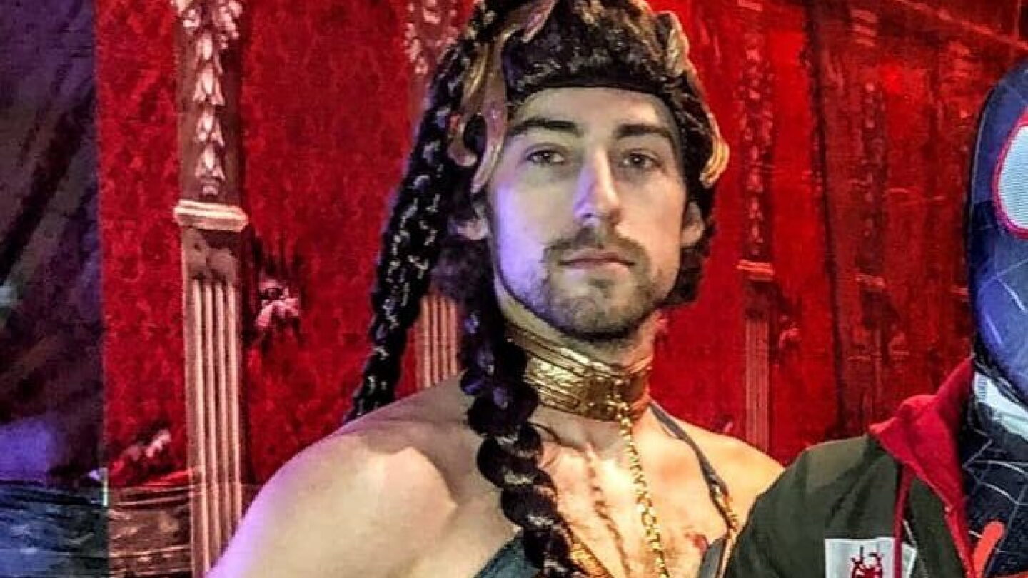 man dressed as princess leia My boyfriend dressed up as Princess Leia for Halloween.. This is my first Reddit post. Hope I did it right. : r/pics