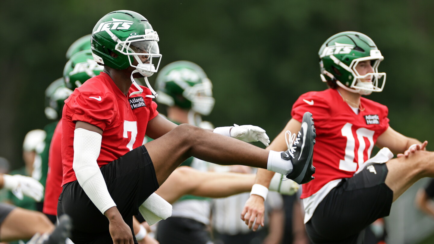 Geno Smith Sidelined for Jets' Game Against Buccaneers, Cade Klubnik to Start