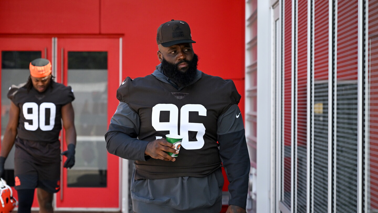 Browns Activate Defensive Tackle Maliek Collins