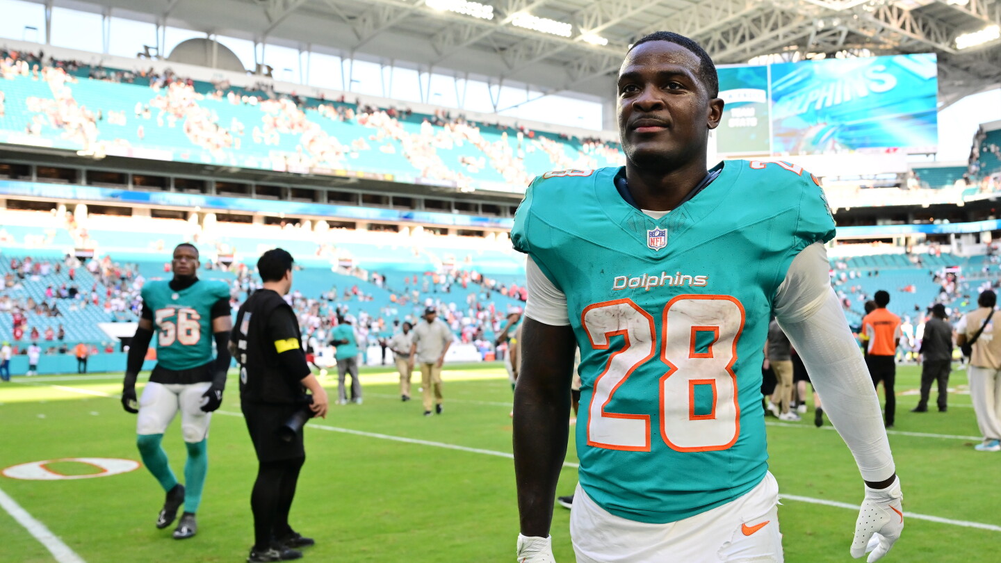 De’Von Achane set for full practice after offseason shoulder surgery