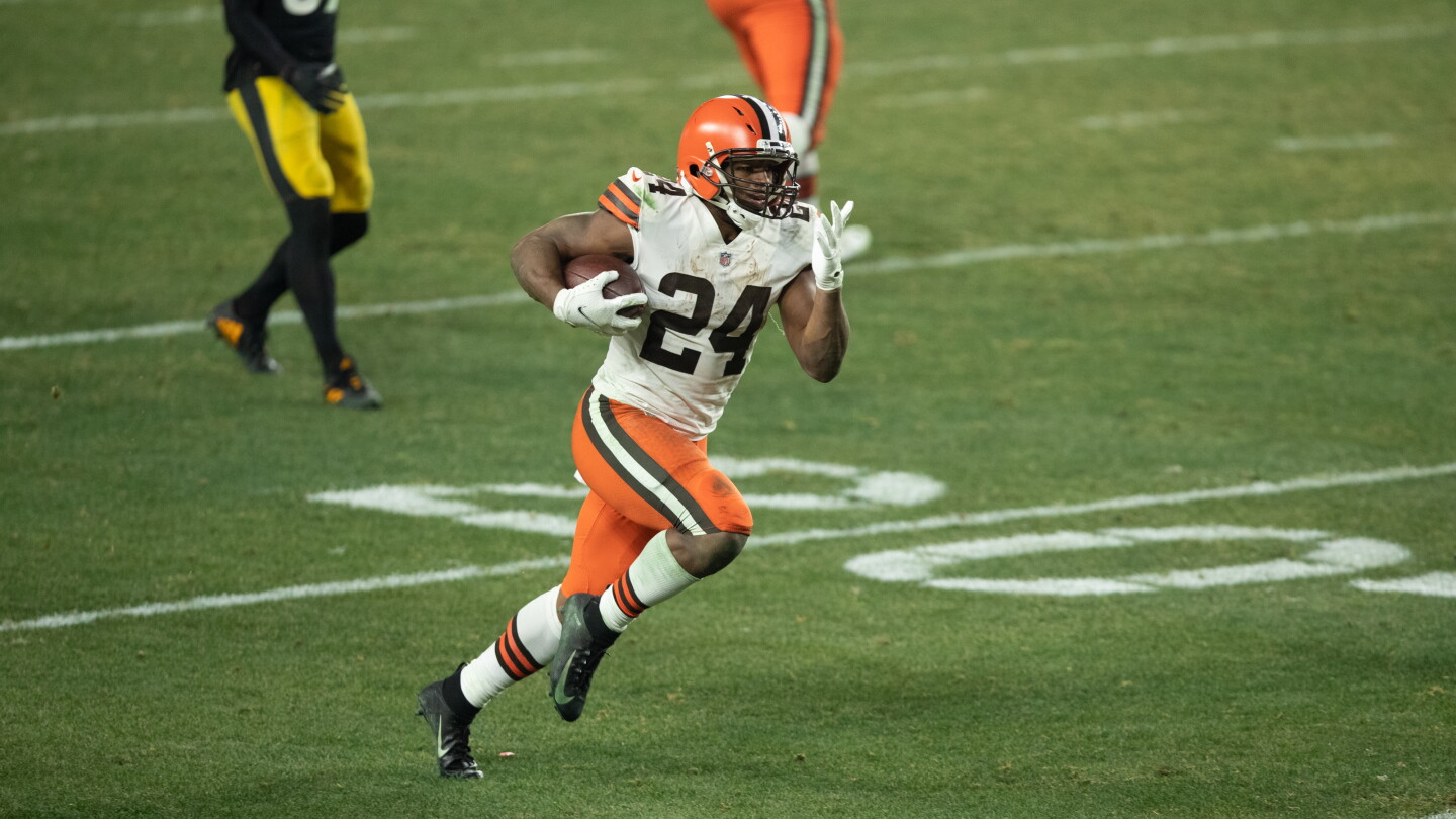 Nick Chubb is the fourth RB ever to retire with over 1,000 carries, over 5 yards a carry Nick Chubb is the fourth RB ever to retire with over 1,000 carries, over 5 yards a carry