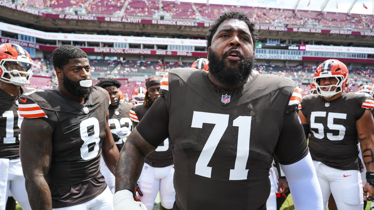 Browns list three players as questionable, including OT Tytus Howard